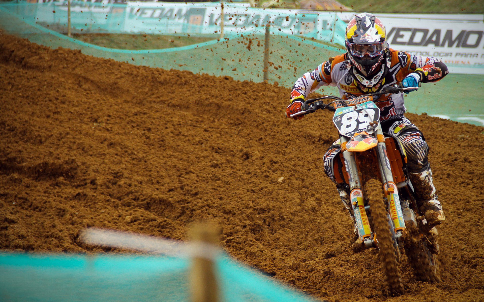 日本男足比赛中表现出顽强意志，日本男足比赛中表现出顽强意志的球员